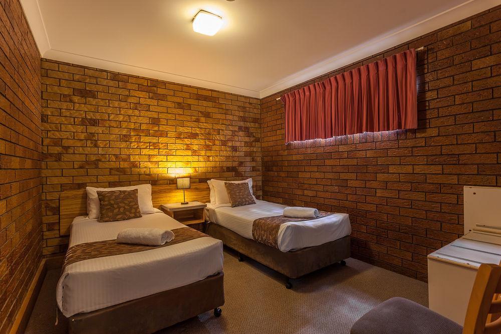 Ruthven Street Motor Motel 3*