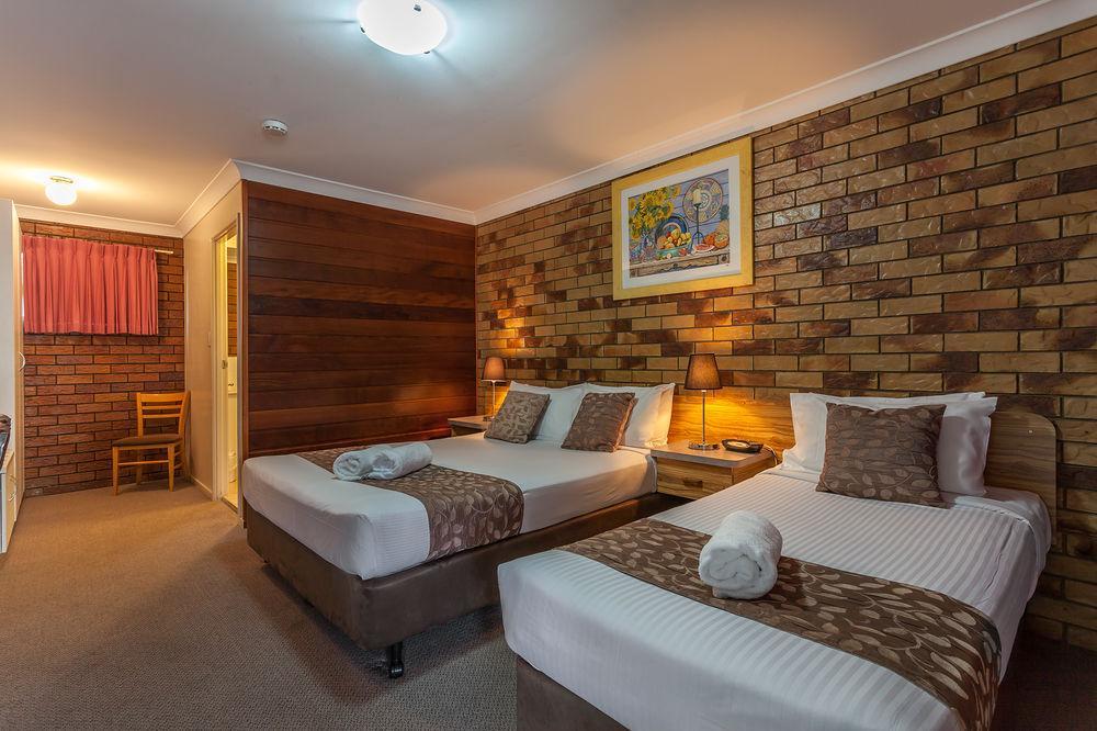 Ruthven Street Motor Motel