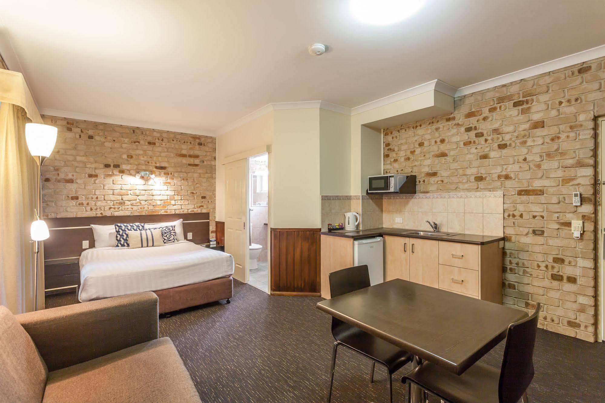 Highlander Motor Motel 4*