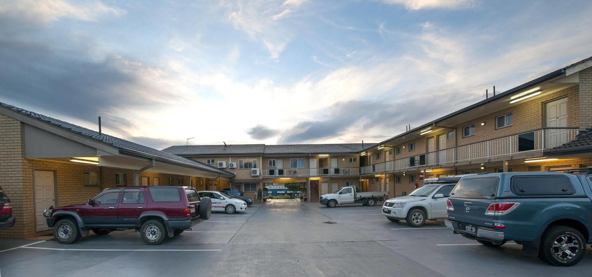 Leichhardt Motor 3*