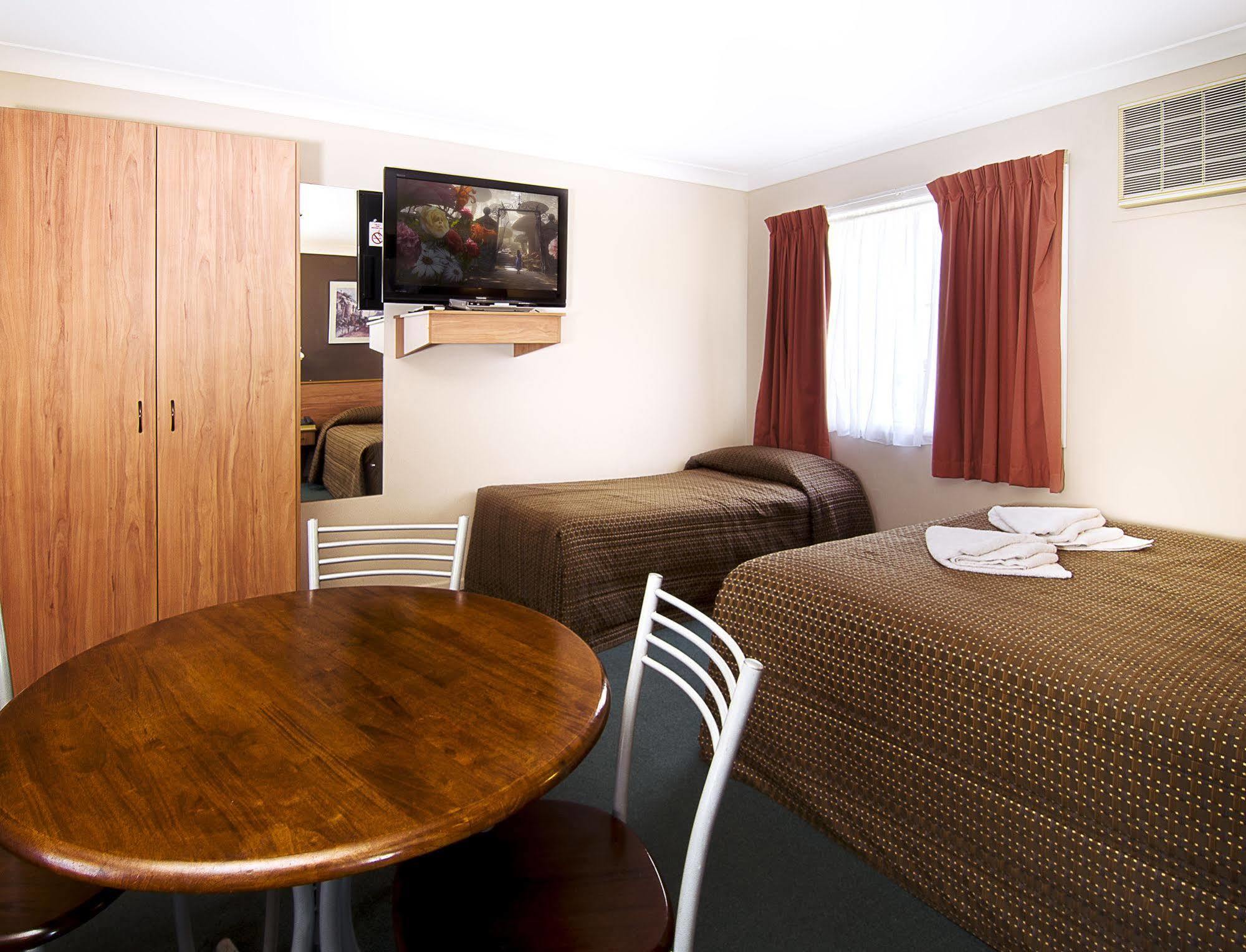 Motel Riviera On Ruthven 3*