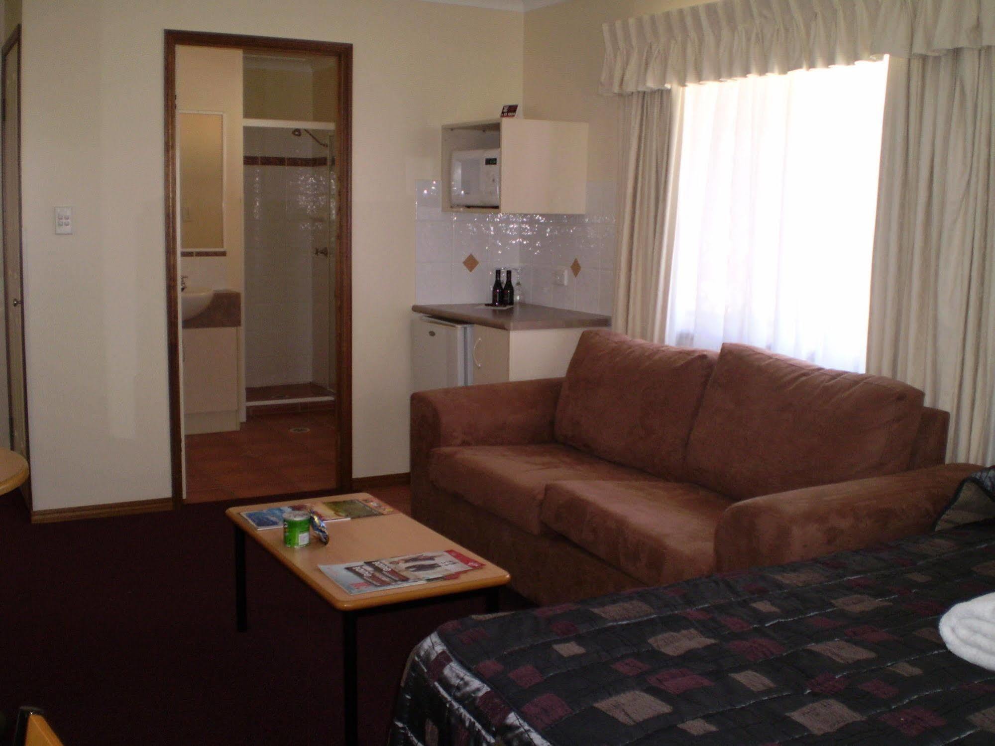 Motel Riviera On Ruthven 3*