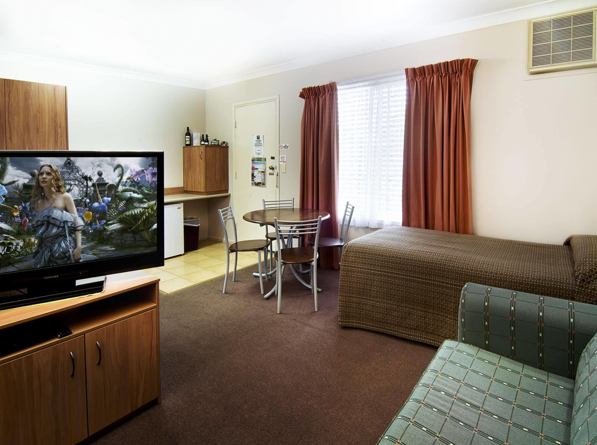 Motel Riviera On Ruthven 3*