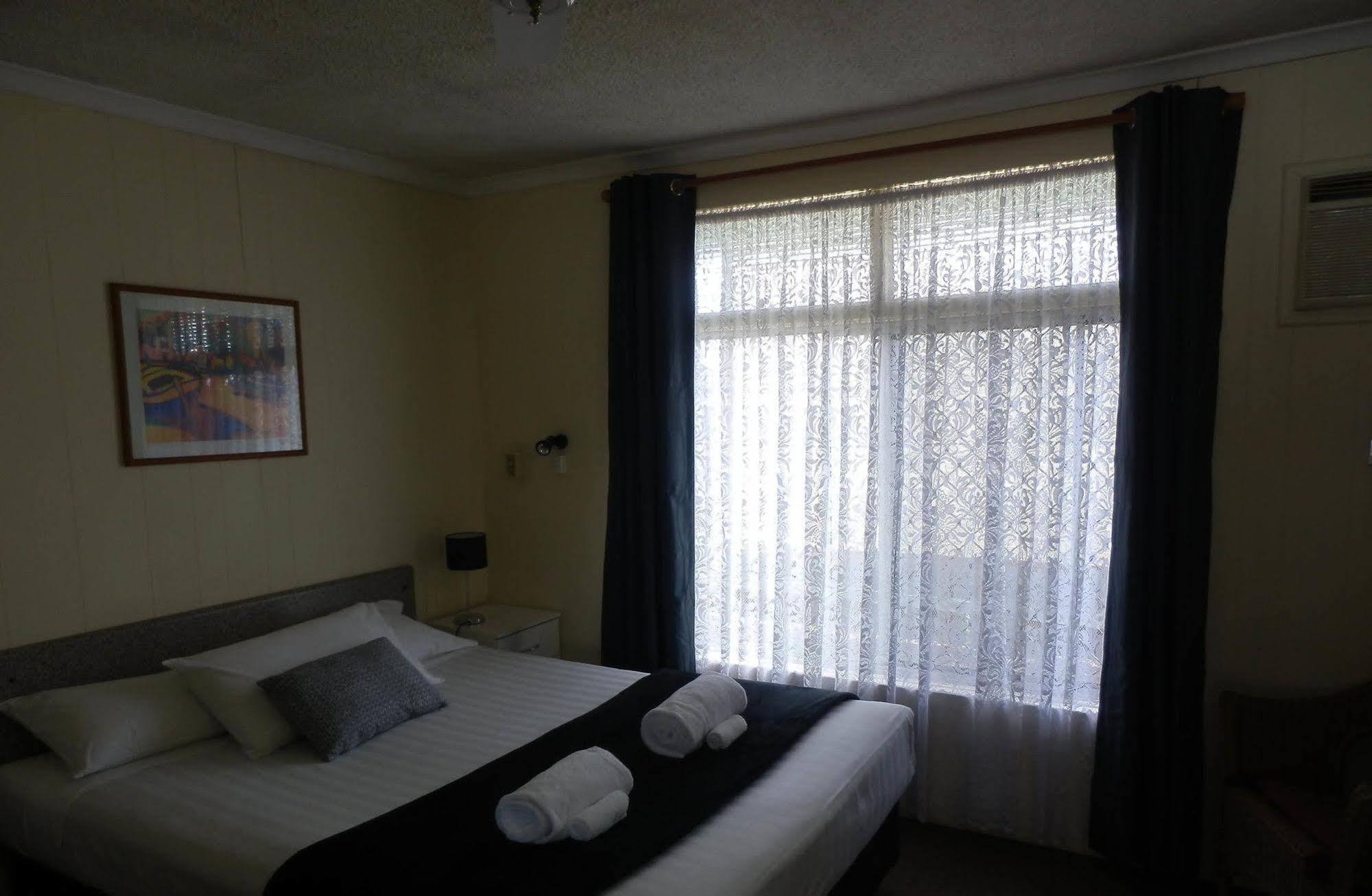 Flying Spur Motel 2*