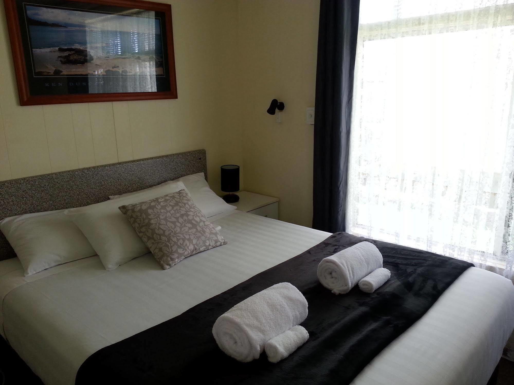 Flying Spur Motel 2*