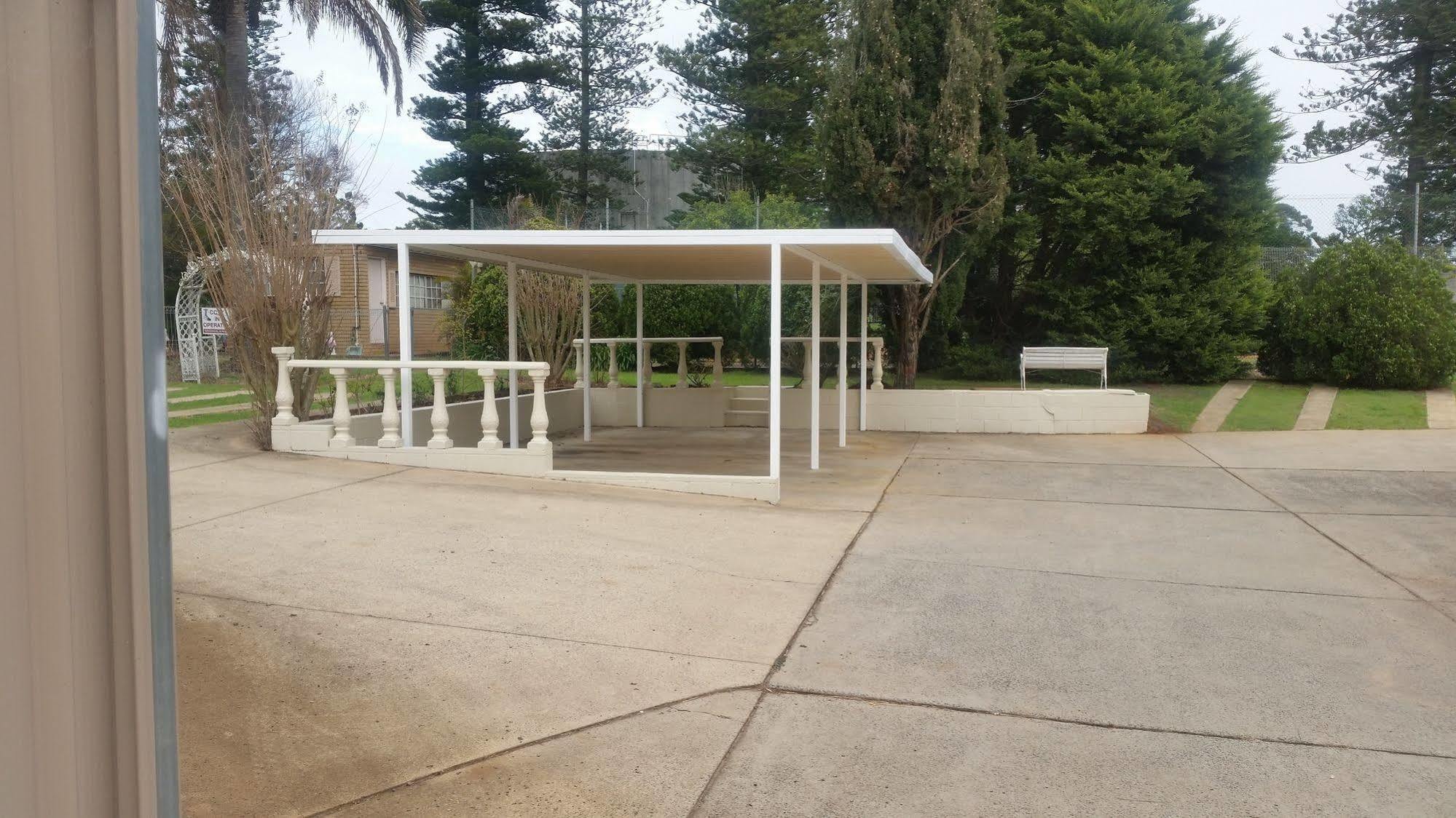 Clifford Park Motor Motel 3*