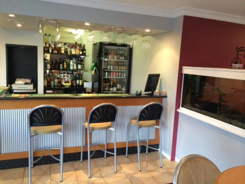 Cotswold Motor 4*