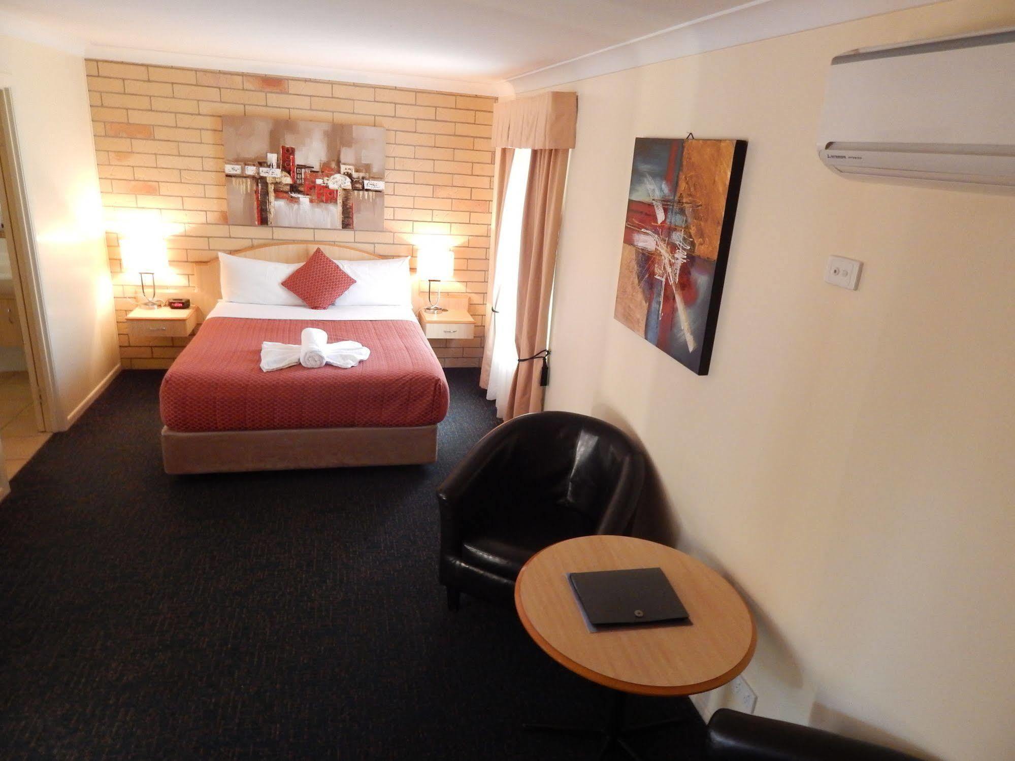 Cotswold Motor 4*