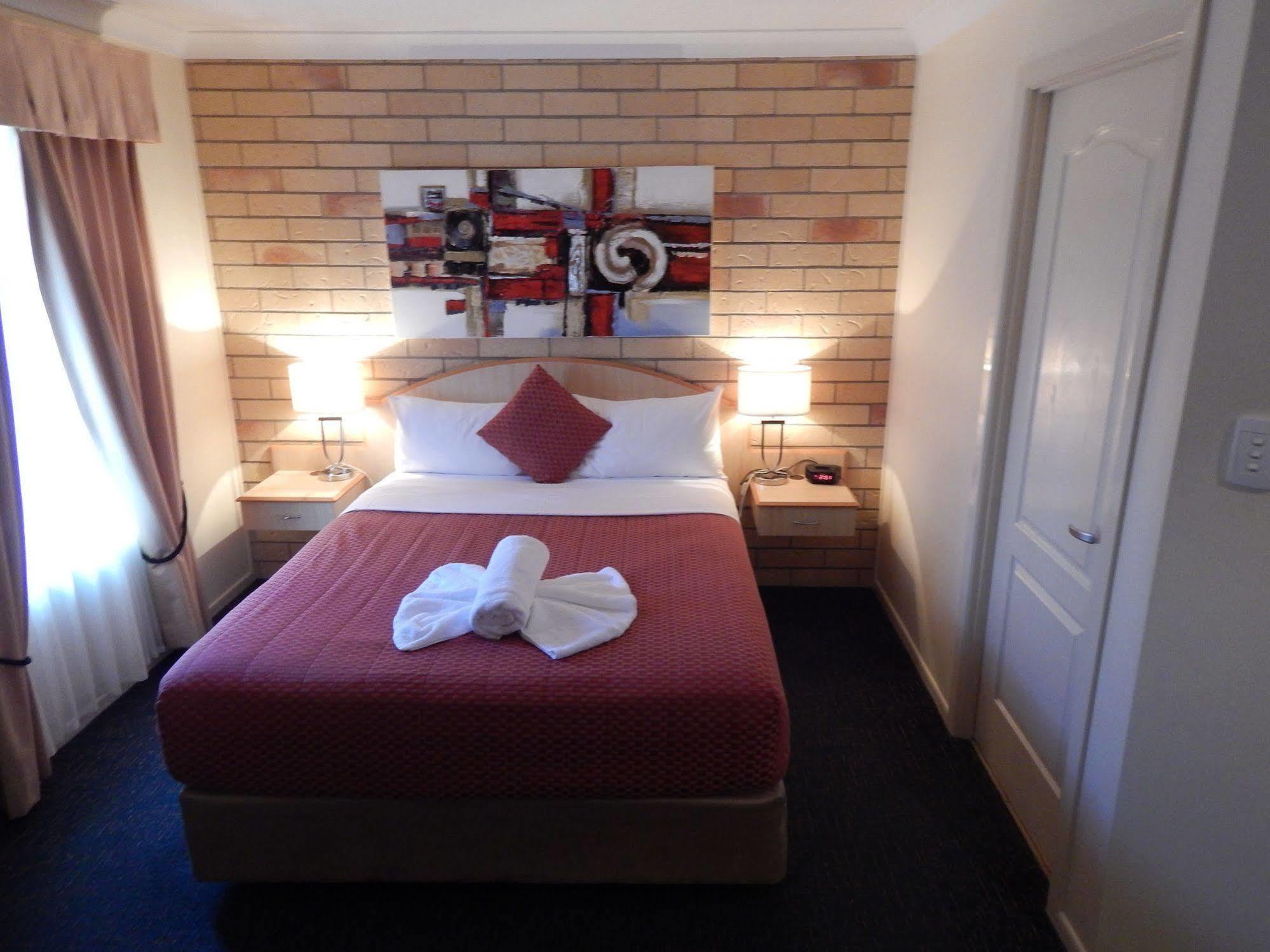 Cotswold Motor 4*
