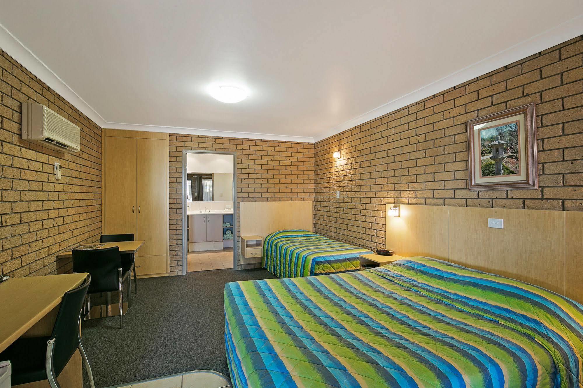 Sunray Motor Motel 3*