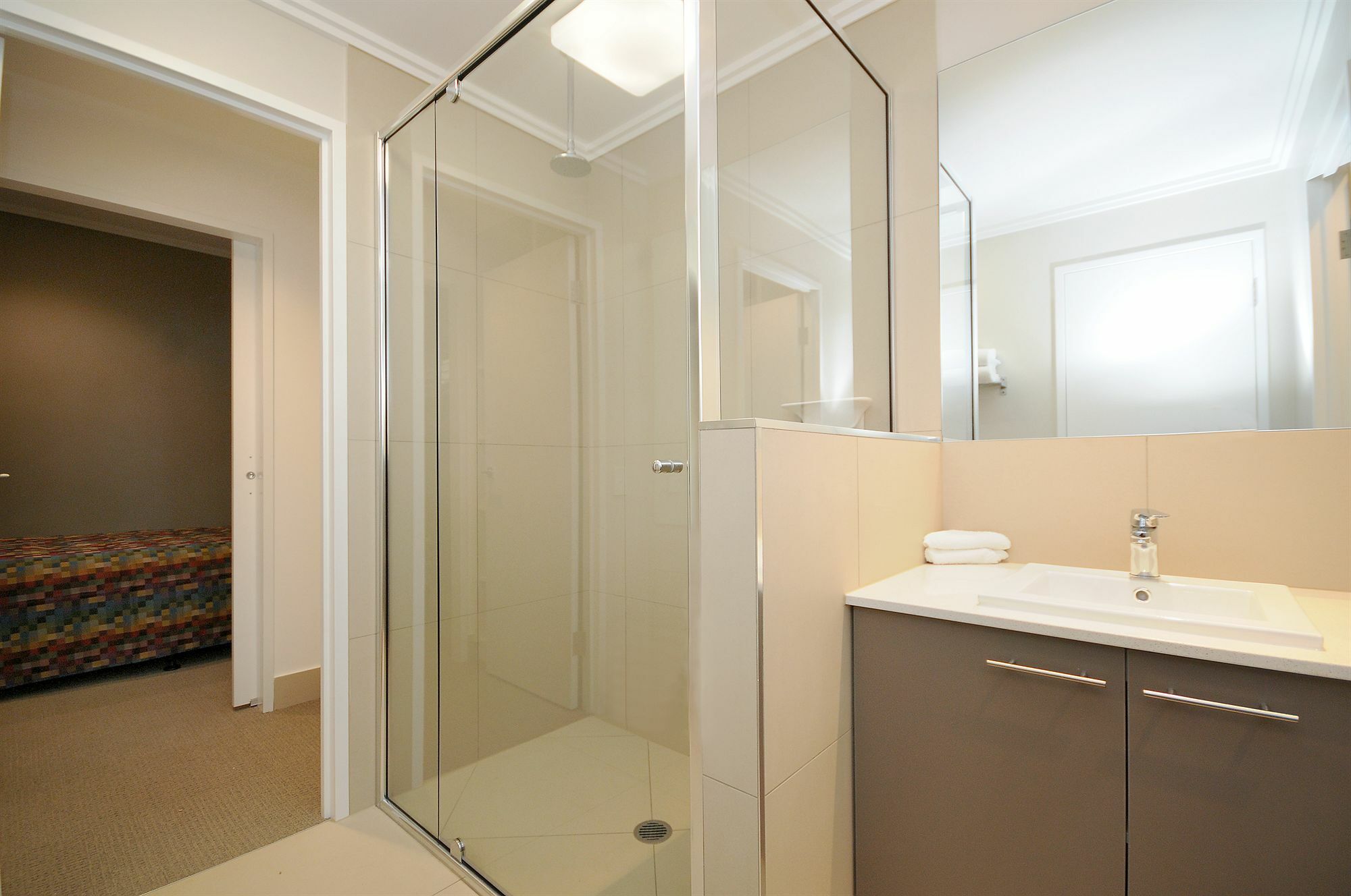Laguna Serviced Aparthotel 4*