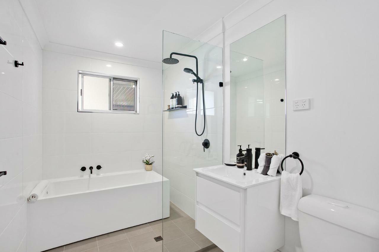 The Gathering Ground - Spacious Entertainer In City *