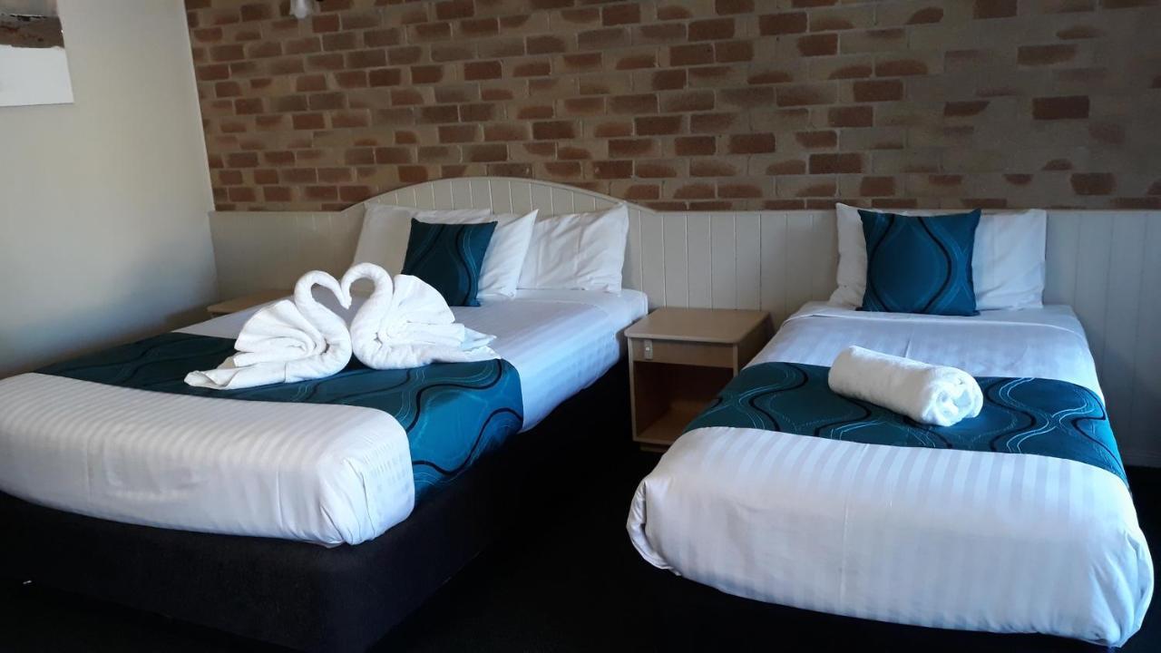 Country Gardens Motor Motel