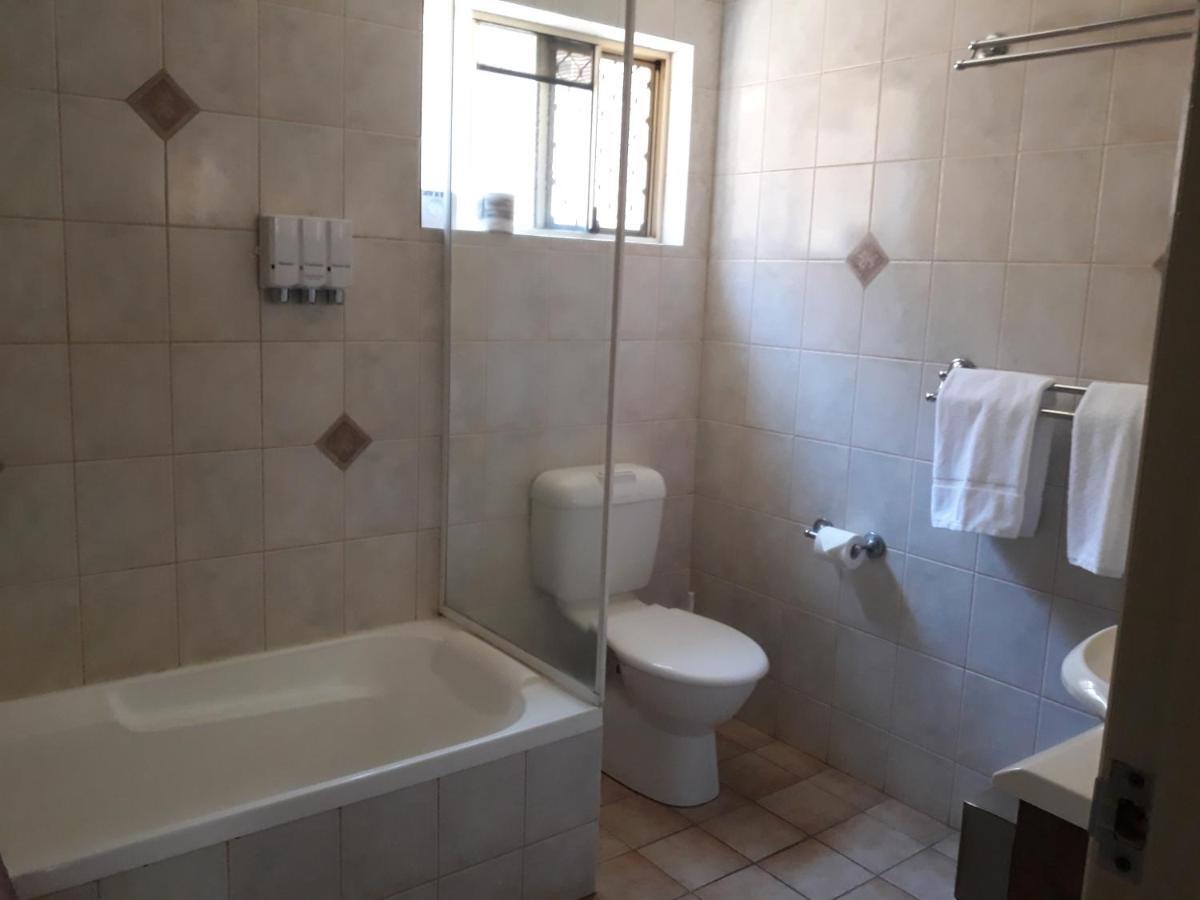 Country Gardens Motor 4*