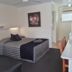 Whiteoaks Motel & Lodges