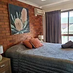 Whiteoaks Motel & Lodges