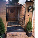 Hedge House - Luxury, Space, Style, Great Location