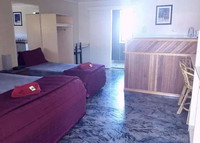 Bronco Motor Inn