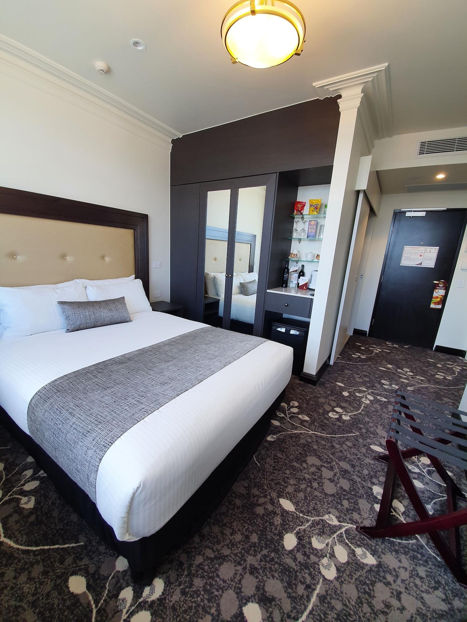 Hotel Burke And Wills 4*