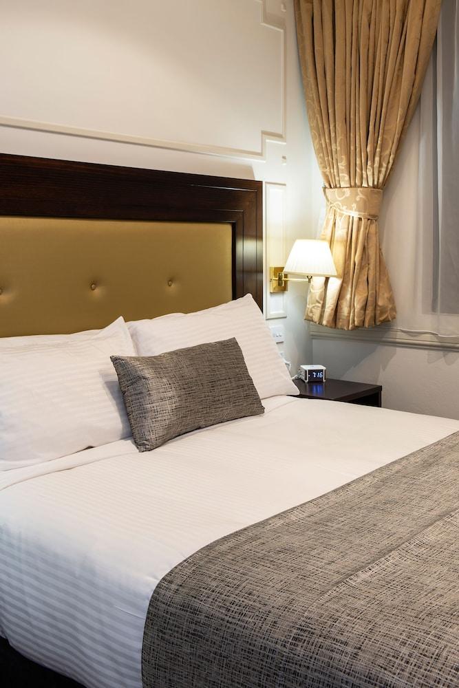 Hotel Burke And Wills 4*
