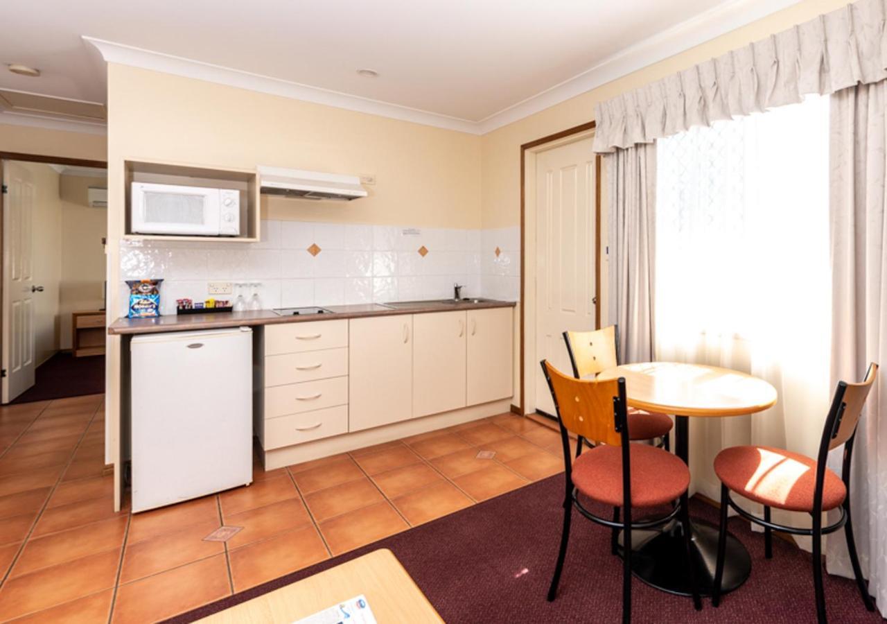 Riviera On Ruthven Motel 3*