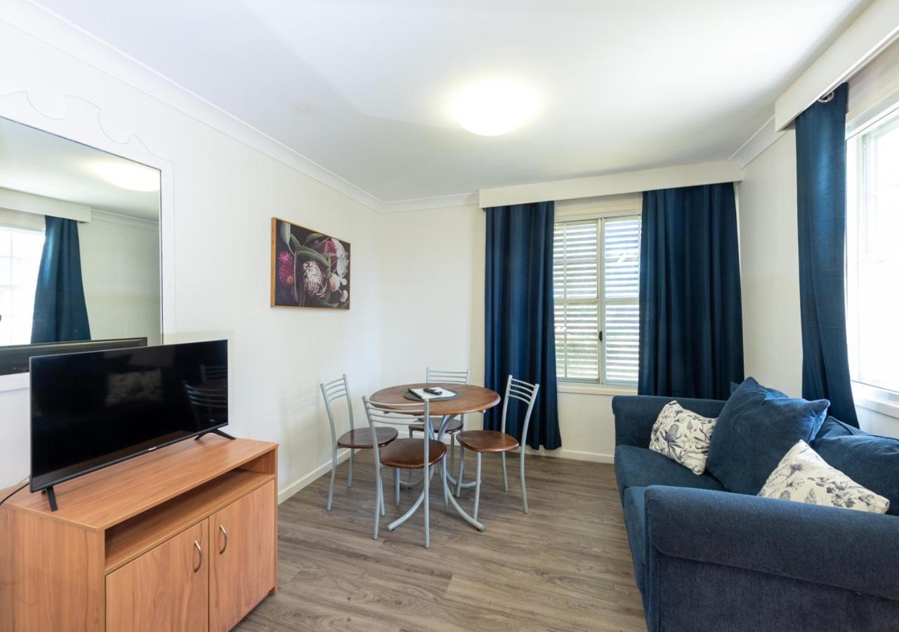 Riviera On Ruthven Motel 3*