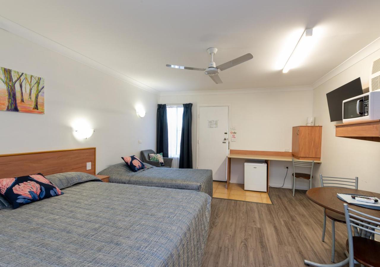 Riviera On Ruthven Motel 3*