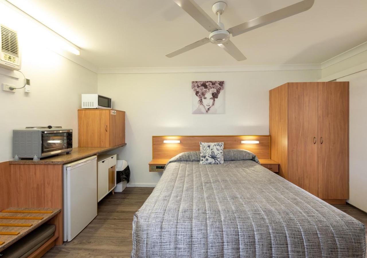 Riviera On Ruthven Motel 3*