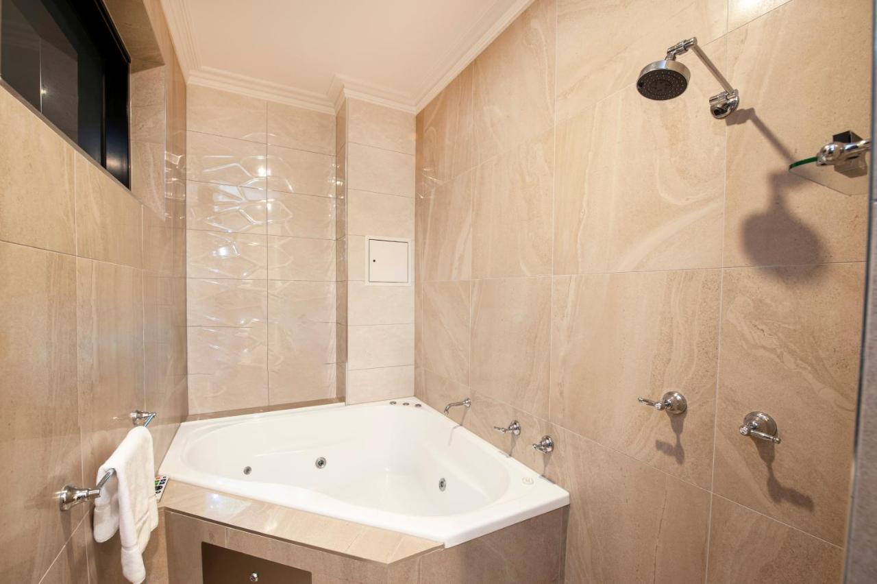 Hotel Burke And Wills 4*