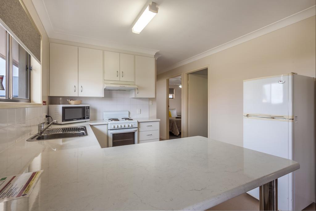 Clifford Gardens Motor 3*