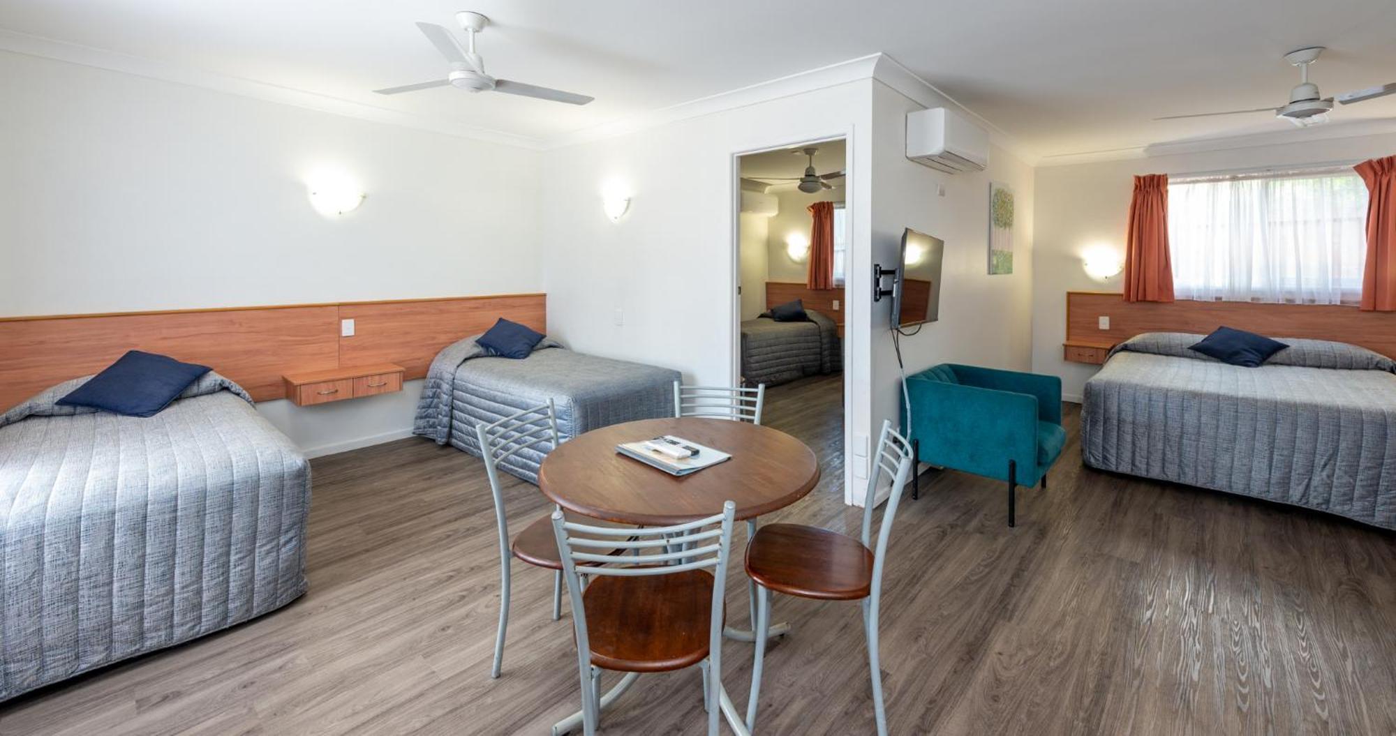 Motel Riviera On Ruthven 3*