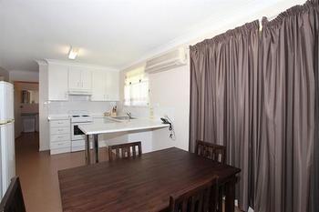 Clifford Gardens Motor 3*