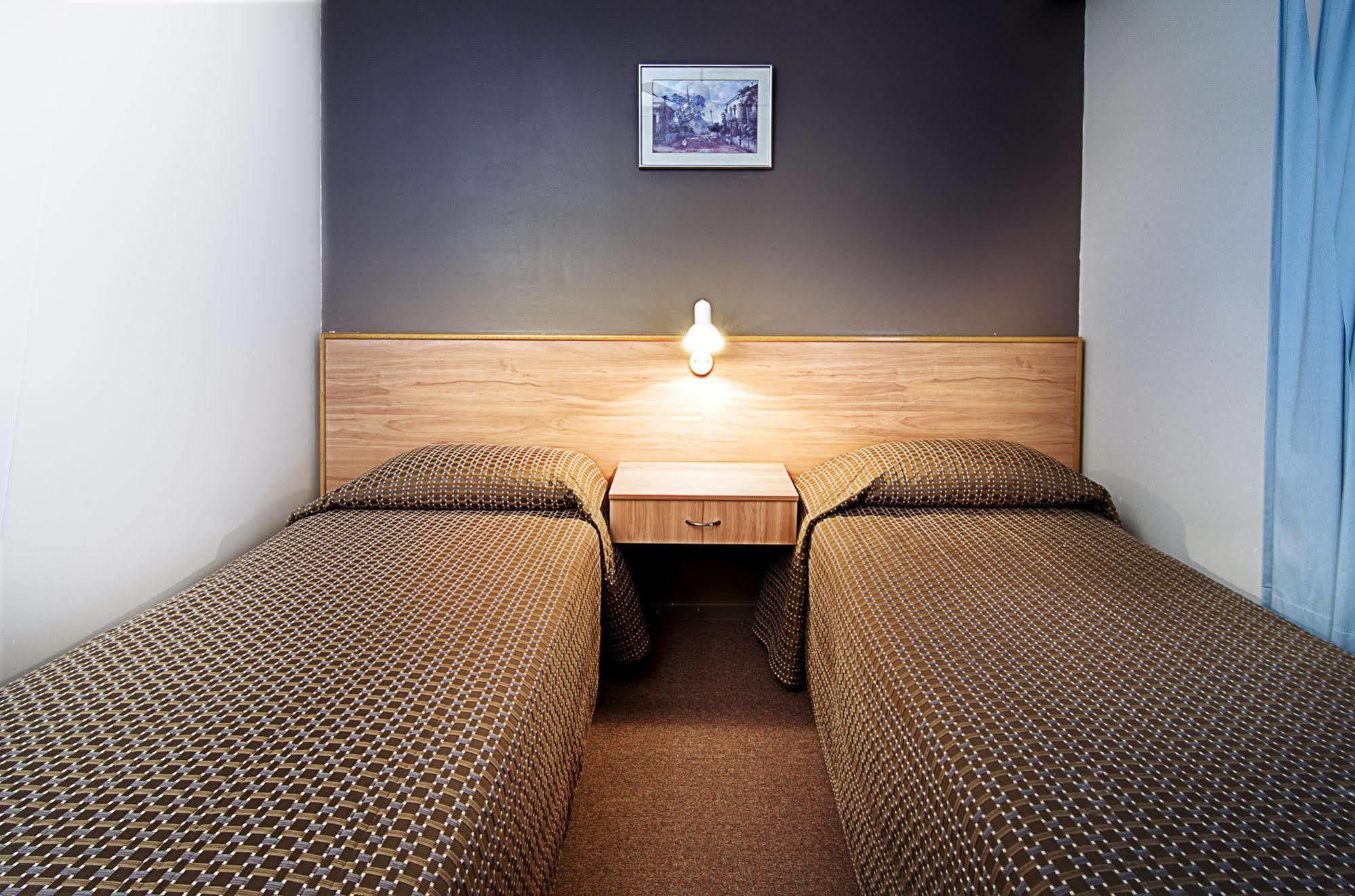 Riviera On Ruthven Motel 3*