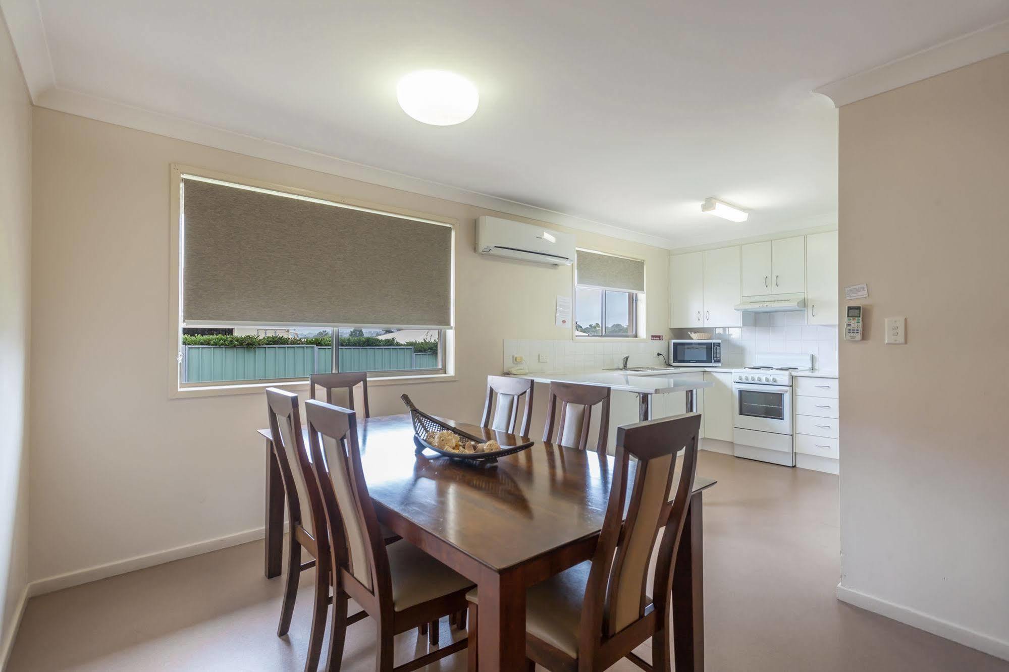 Clifford Gardens Motor Motel 3*