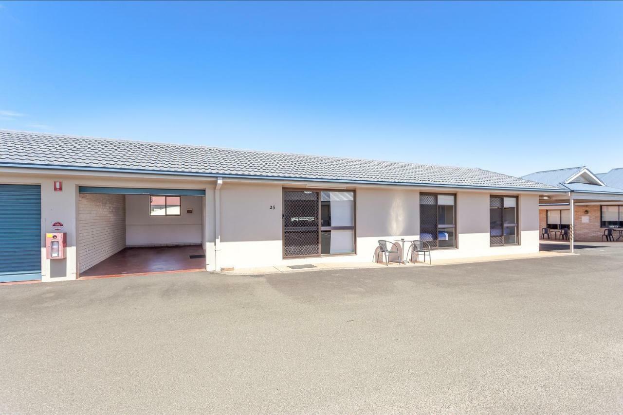 Clifford Gardens Motor 3*