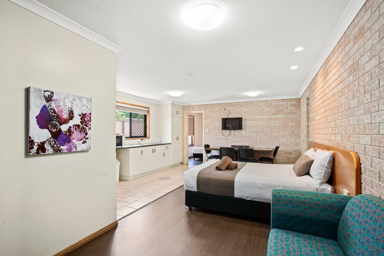 Clifford Gardens Motor Motel 3*