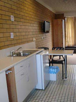 Raceview Motor Motel 3*